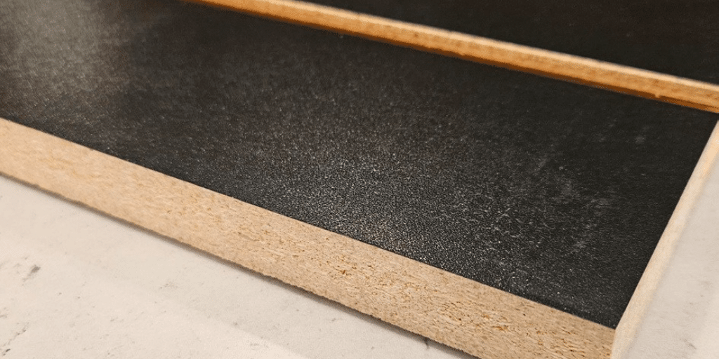 Elite™ Slatwall Line Landscape
